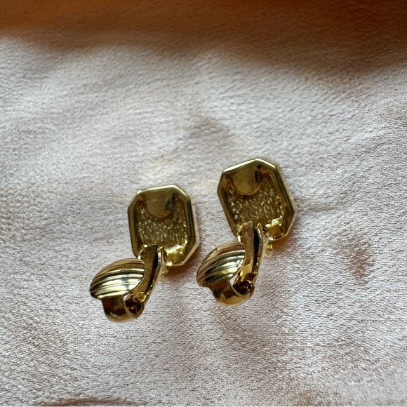 Vtg Dior Gold Frame Black Onyx Octagon Clip-On Earrings - Picture 3 of 5
